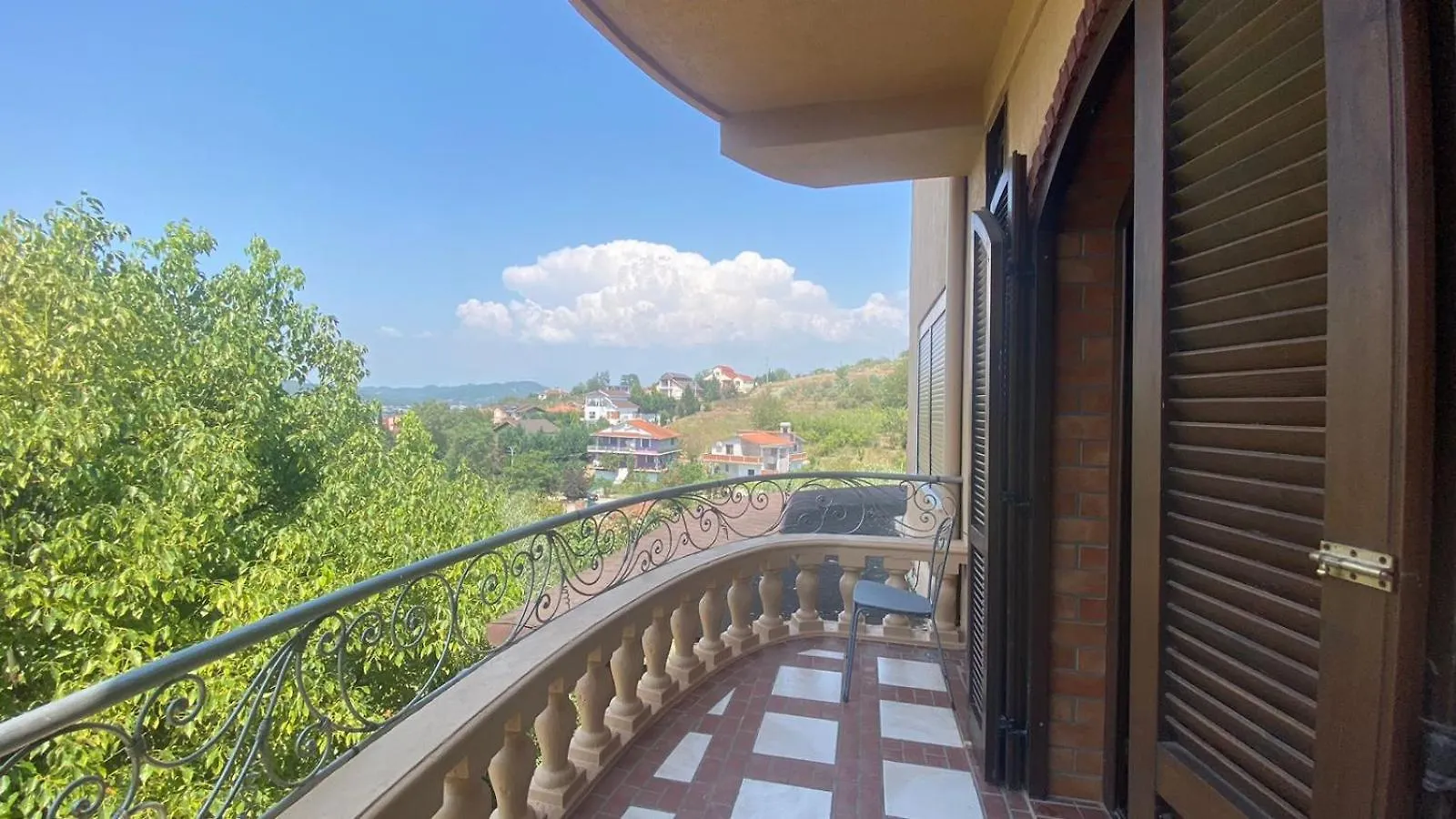 Villa Mugs Tirana