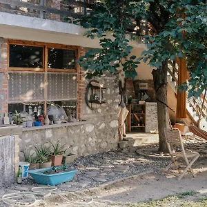 The House In The Village Maison d'hôtes